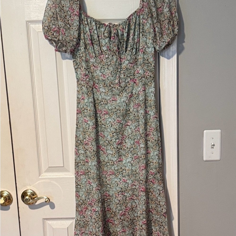 Astr Green Floral Puff Sleeve Maxi Dress